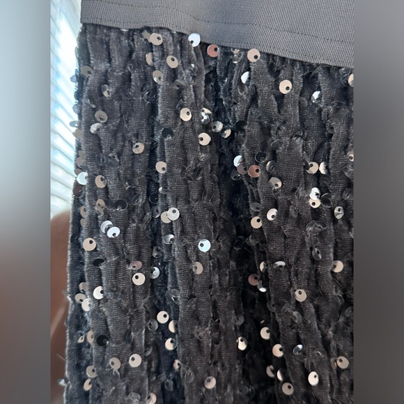 NWT DAZY Sequinned Velvet Midi Skirt S-M - Picture 5 of 10